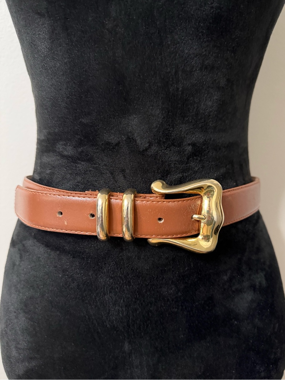 Motion East Genuine Leather Tan Belt Gold Sculptural Buckle Women’s M/L